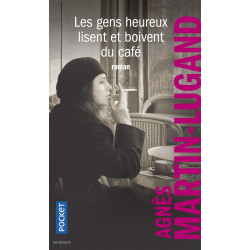 Les gens heureux lisent et boivent du café